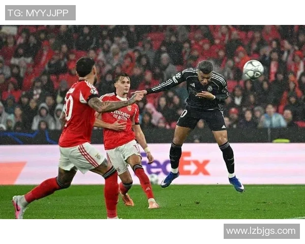 欧冠激战：多特蒙德逆转里昂绝杀瞬间点燃全场激情