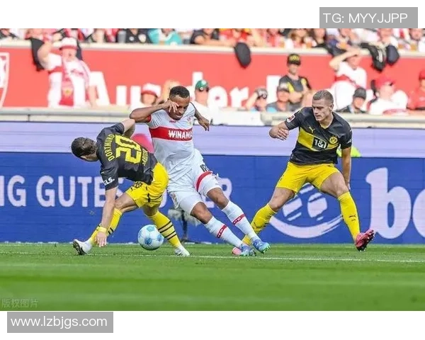 世界杯精彩对决多特蒙德逆转里昂全场沸腾瞬间回顾与分析
