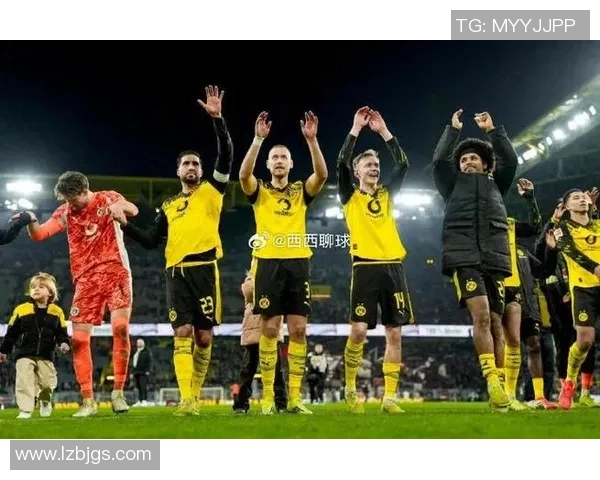 中超激战：多特蒙德大胜里昂补时进球引发争议判罚全场沸腾